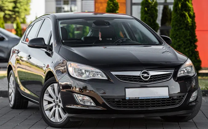 samochody osobowe Opel Astra cena 27700 przebieg: 219111, rok produkcji 2010 z Radom